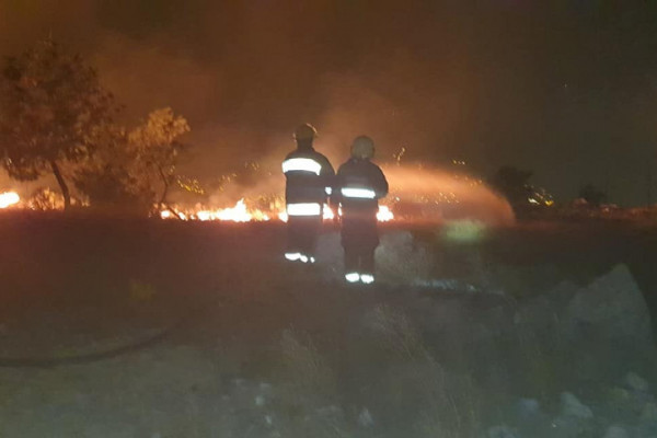 Za njih nema odmora, vatrogacsi čitavu noć gasili požar kod Mostara