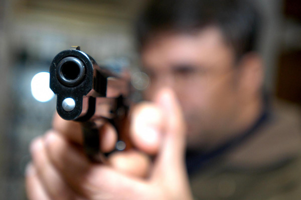 Zvorničanin iz vatrenog oružja ubio žensku osobu