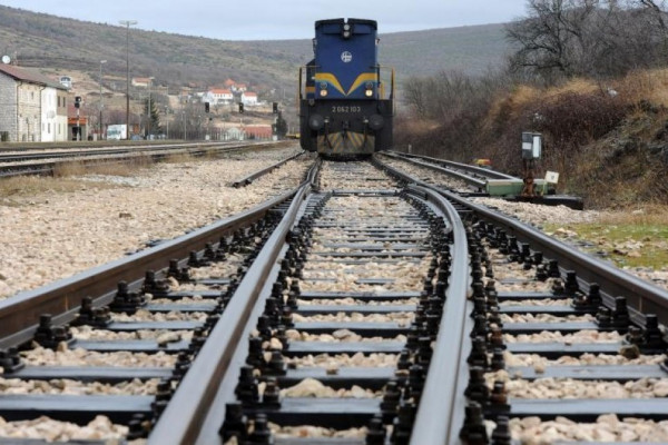 Voz usmrtio dva migranta kod Novog Grada