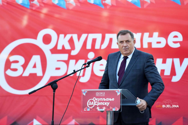 ODRŽANA TRIBINA U DVOROVIMA Dodik: Siguran sam u pobjedu SNSD-a i razvoj Bijeljine (FOTO)
