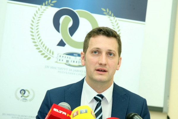 Institut preporučuje: Organizovano okupljanje maksimalno 10 osoba