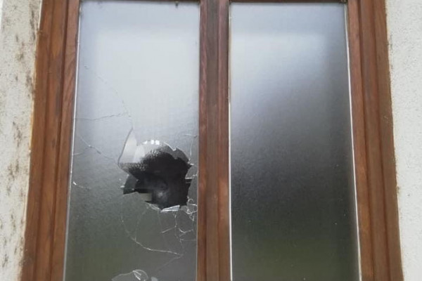 Otkriveno ko je razbio prozore na džamiji u Bijeljini