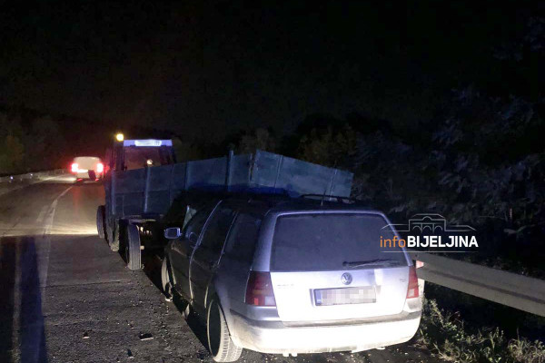 NEZGODA U ČAĐAVICI KOD BIJELJINE Pijan se zakucao u traktor