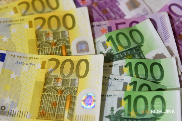 Iz BiH za godinu dana iznesene MILIJARDE, najviše u evrima
