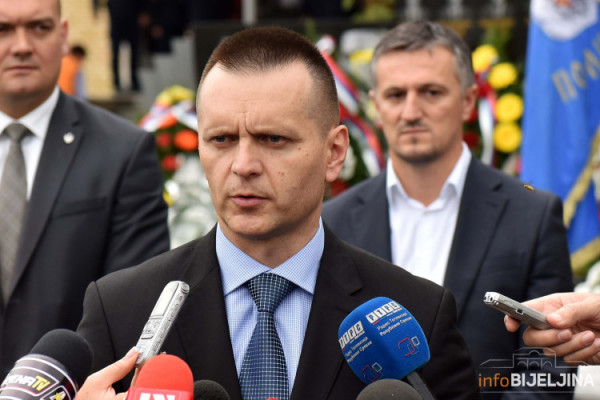 Lukač demantovao tvrdnje da MUP preuzima migrante iz Srbije