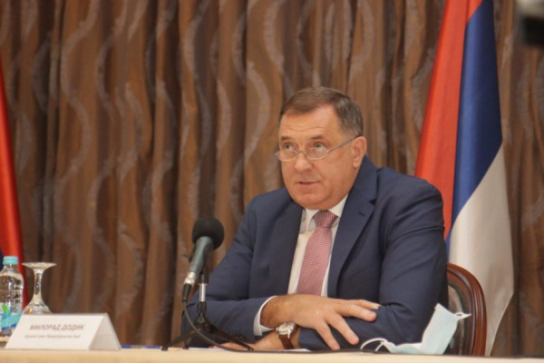 UČENICI SE U PONEDJELJAK VRAĆAJU U ŠKOLE Dodik: Đaci treba da se vrate u svoje učionice