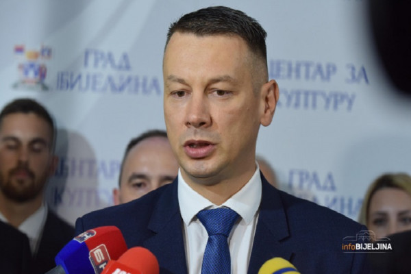 ŠOK NA KRAJU PREDIZBORNE KAMPANJE Nešić pozvao glasače DNS da glasaju i za kandidate SDS i PDP