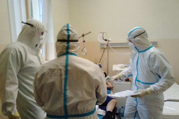 Bijeljina: U kovid bolnicama 106 pacijenata, 13 na respiratoru (FOTO)