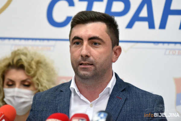S ponosom ističe da je DIJETE SA SELA, vrijedni Semberci u DOKTORU prepoznali vlastitu ŽIVOTNU PRIČU