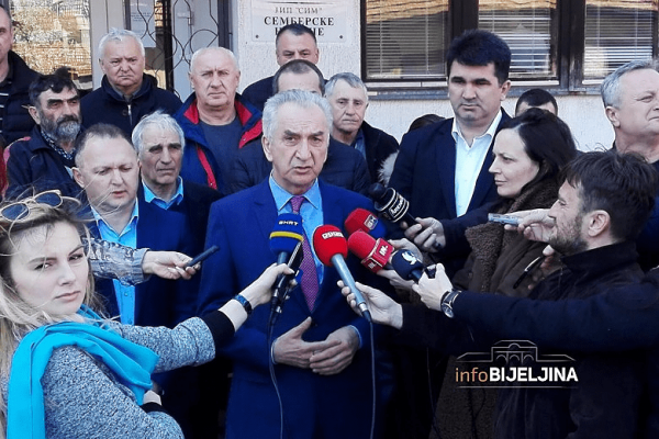 NEKAD NAJJAČI, DANAS NA KORAK OD RESPIRATORA Sve manje razloga za slavlje u SDS