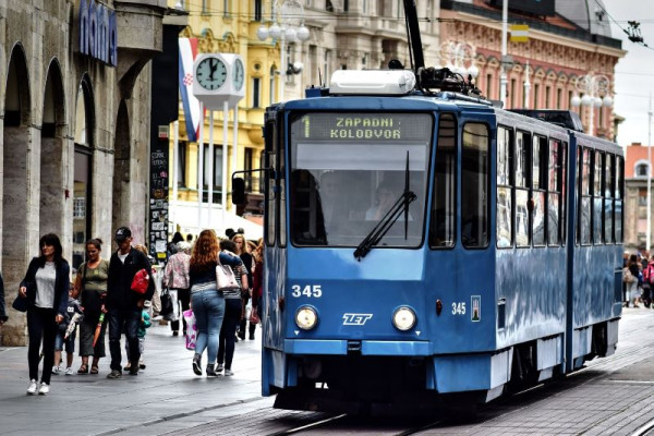 Hrvatska zatvara sve kafane i kafiće i obustavlja svadbe