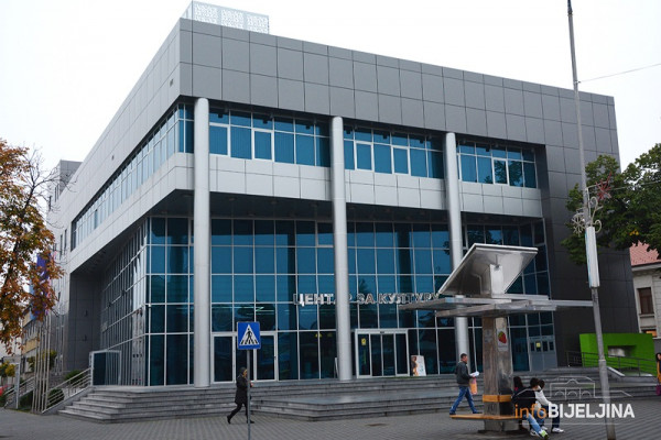 Sutra predstava Narodnog pozorišta "Naši dani" u Bijeljini