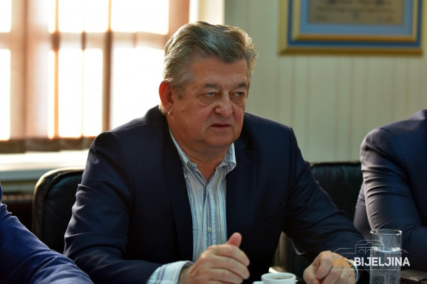UKC: Krajnje neizvjesne prognoze u vezi sa zdravstvenim stanjem Miće Mićića