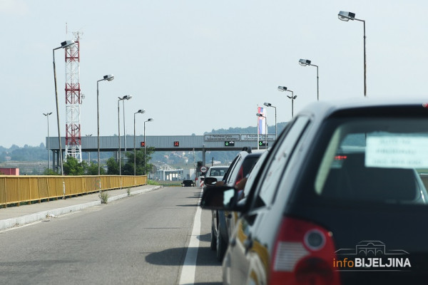 “Zaključavanje” u Srbiji moglo bi pogoršati epidemiološku sliku u Srpskoj