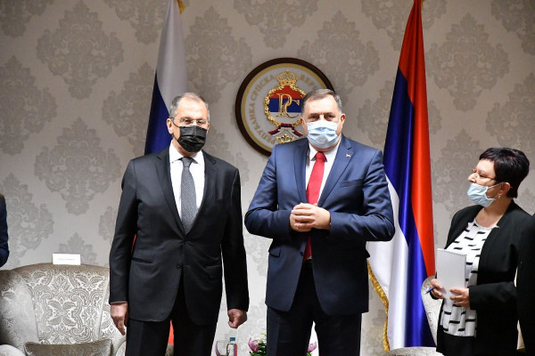Šta je Dodik poklonio Lavrovu