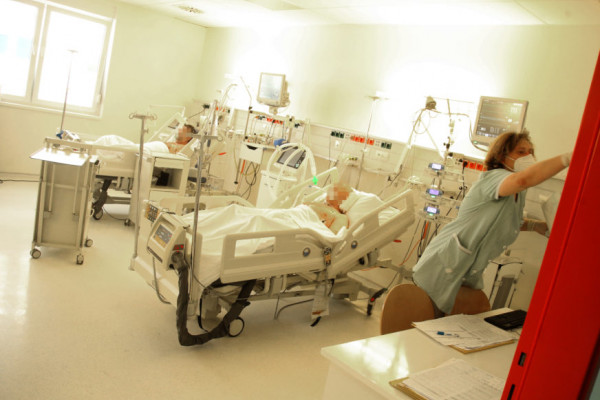 Za kovid pacijente JOŠ 180 MJESTA: Univerzitetski klinički centar popunio DVIJE TREĆINE kapaciteta