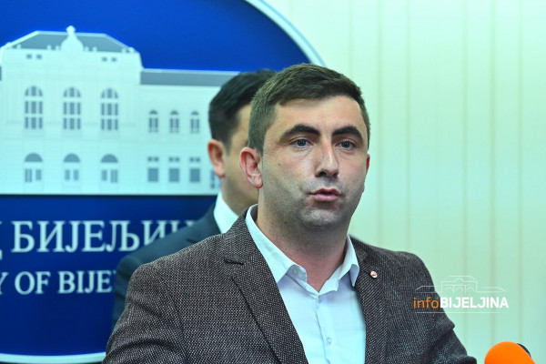 Petroviću uručen sertifikat: Dužan sam da ne odstupim od predizbornih obećanja