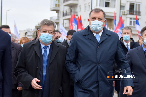 DODIK UPUTIO SAUČEŠĆE PORODICI “Mićo Mićić je bio veliki patriota koji je obilježio razvoj Bijeljine”