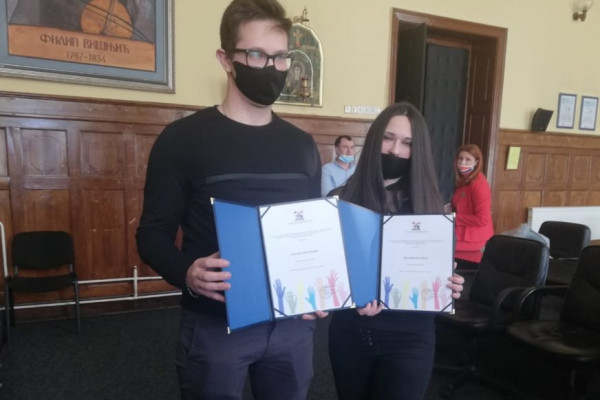 BRAT I SESTRA ZA PRIMJER Plemenitost volontera i aktivista Brestovac