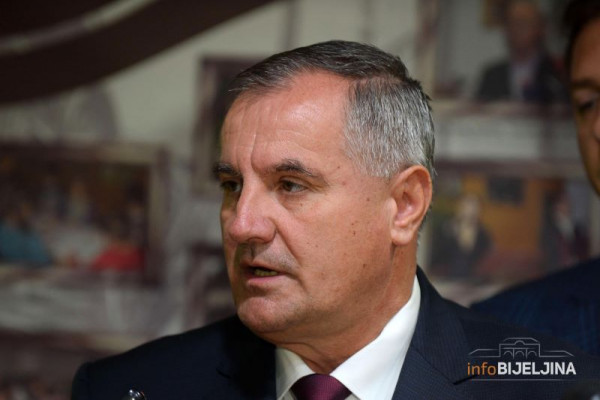 Višković: Vlada će materijalno pomoći Kozarskoj Dubici i Kostajnici