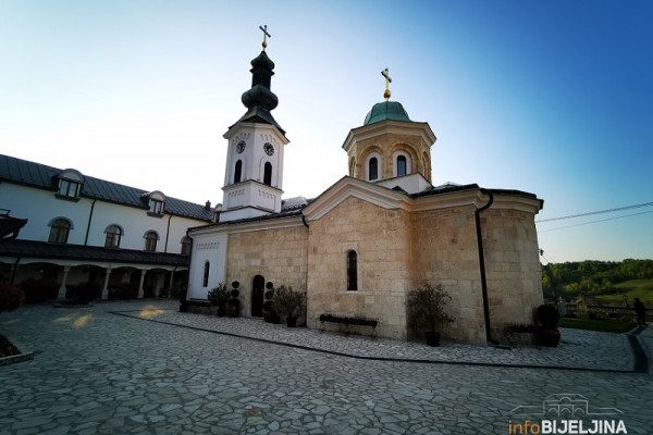 U manastiru Tavna kod Bijeljine sačuvano Sveto pismo staro više od 350 godina
