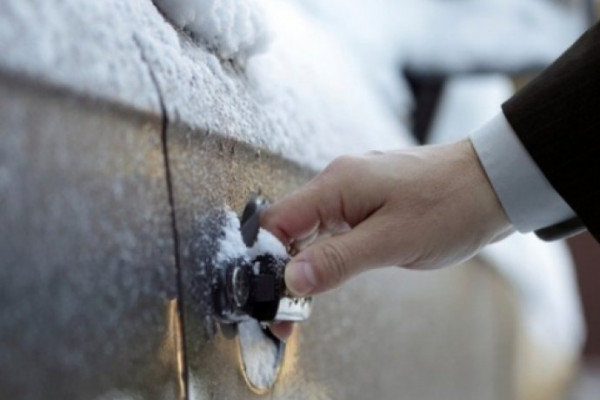 Spriječite da vam zalede stakla i vrata na autu uz jednostavne trikove