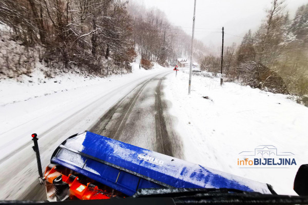 InfoBijeljina sa radnicima Bijeljina puta: Čim najave snijeg, dežurne ekipe idu u punu pripravnost (VIDEO)