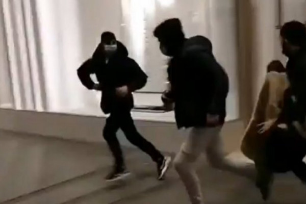 HAOS U CENTRU BEOGRADA! Migranti opljačkali butik u Knez Mihailovoj, napali obezbjeđenje prodavnice
