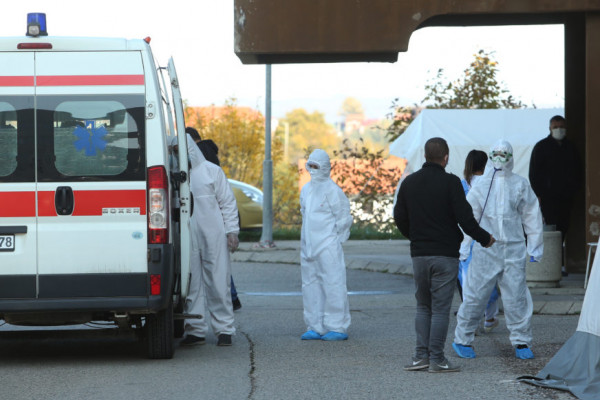 DONACIJA ŠVEDSKE UKC RS dobija opremu za tretman kovid otpada