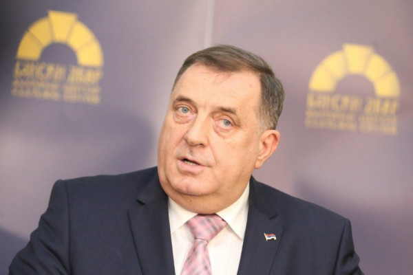 Dodik: SNSD kreće u reviziju članstva