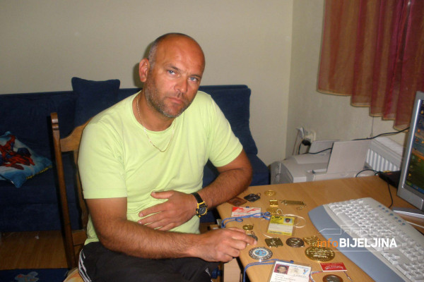 Pjevač “Mićo Ćelo” TRČAO MARATONE, oborio REKORD koji još nije nadmašen (FOTO)