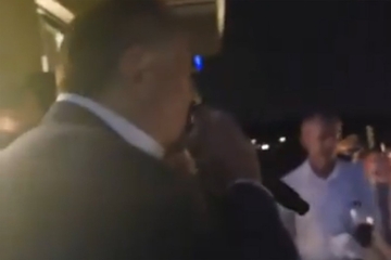 Dodik uzeo mikrofon i zapjevao veliki Bajin hit (VIDEO)