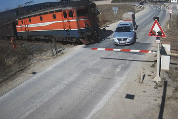 Pogledajte video sudara voza i pasata kod Doboja (VIDEO)