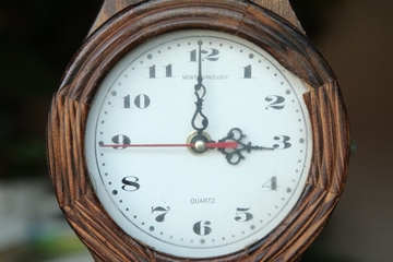 SPAVAĆEMO SAT VREMENA MANJE Noćas pomjeranje kazaljki sat unaprijed