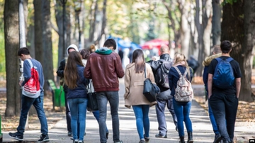 Mladima u Srbiji još 100 evra početkom juna