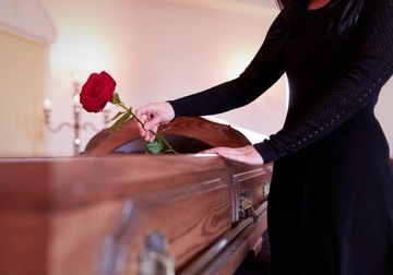 Bizarni detalji na sahranama: Na "onaj svijet" nose zlato, satove i mobilne telefone