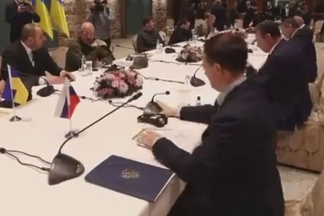 Ruski pregovarač umjesto dezinfekcionog sredstva mislio da je votka