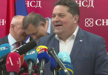"Izvinjavam se, na znam otkud je došla..." Lapsus Stavandića na pres konferenciji izmamio osmijehe