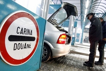 Carinici u znak protesta pretresaju svako vozilo