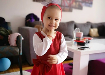 Nakon višegodišnje borbe sa karcinomom preminula mala Ivana