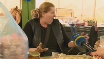 Prodavačica iz Banjaluke postala hit: Viče skupo, a nije skupo dati 400 KM da naduva usne i utegne obrve