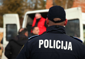 UHAPŠENA 24 DILERA U velikoj policijskoj akciji pronađeni droga, novac, oružje i municija
