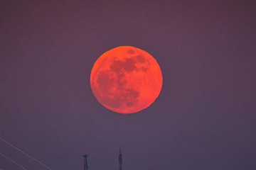 Spektakl vidljiv golim okom: Noćas na nebu super krvavi Mjesec