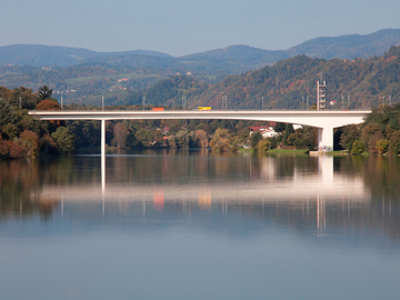 NEVIĐENA DRAMA Kolica s djetetom pala u rijeku, tragediju spriječili prolaznici