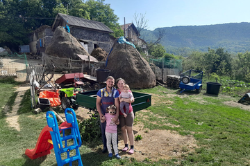 Tomići izabrali selo: Srećni smo, djeca nam jedu domaću hranu i udišu čist vazduh