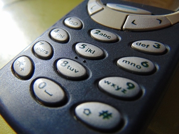 Automobili se kradu uz Nokiu 3310 /VIDEO/