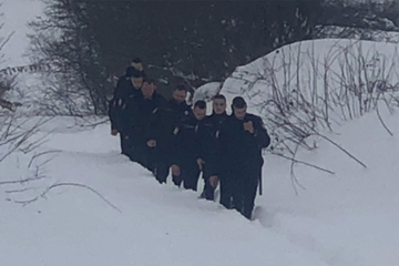 Policajci pješačili dva kilometra do zavijanog starca (FOTO)