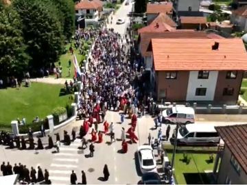 Litija krenula od Hrama ka groblju, predvodi je patrijarh Porfirije