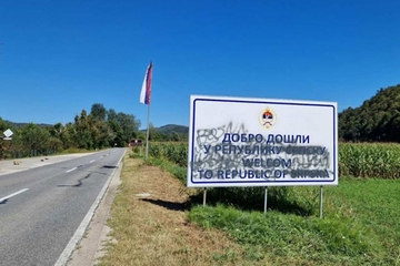Pošarana tabla sa natpisom "Dobro došli u Republiku Srpsku"
