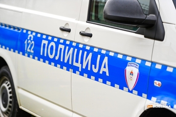 Bijeljina: Iz automobila ukradena torbica sa novcem